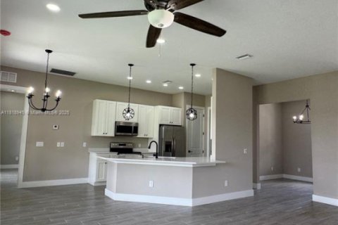 House in LaBelle, Florida 3 bedrooms, 156.17 sq.m. № 1776432 - photo 6