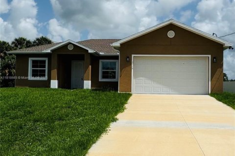 House in LaBelle, Florida 3 bedrooms, 156.17 sq.m. № 1776432 - photo 3