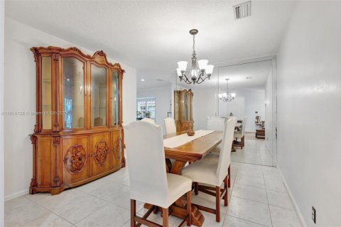 House in Coral Springs, Florida 4 bedrooms, 232.72 sq.m. № 1781796 - photo 22