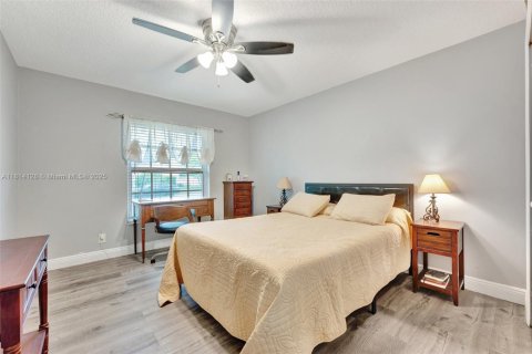 House in Coral Springs, Florida 4 bedrooms, 232.72 sq.m. № 1781796 - photo 27