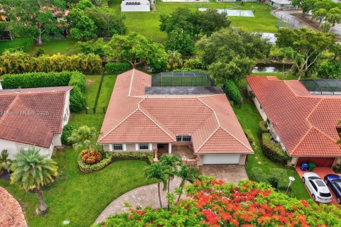 House in Coral Springs, Florida 4 bedrooms, 232.72 sq.m. № 1781796 - photo 2