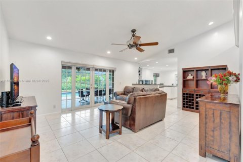 House in Coral Springs, Florida 4 bedrooms, 232.72 sq.m. № 1781796 - photo 15
