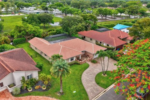House in Coral Springs, Florida 4 bedrooms, 232.72 sq.m. № 1781796 - photo 1