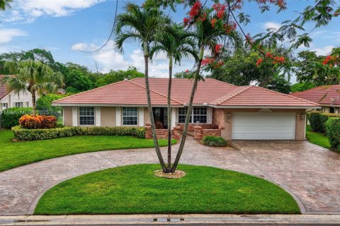 House in Coral Springs, Florida 4 bedrooms, 232.72 sq.m. № 1781796 - photo 6