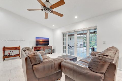 House in Coral Springs, Florida 4 bedrooms, 232.72 sq.m. № 1781796 - photo 13