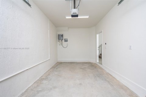 Touwnhouse à louer à Miami, Floride: 4 chambres, 169.83 m2 № 1929812 - photo 12