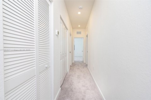 Touwnhouse à louer à Miami, Floride: 4 chambres, 169.83 m2 № 1929812 - photo 27
