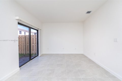 Touwnhouse à louer à Miami, Floride: 4 chambres, 169.83 m2 № 1929812 - photo 6