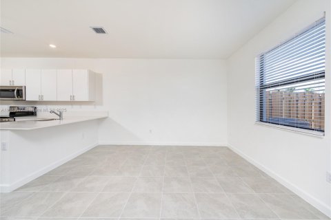 Touwnhouse à louer à Miami, Floride: 4 chambres, 169.83 m2 № 1929812 - photo 7