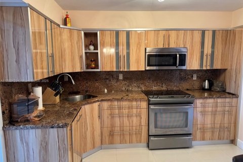 Condo in Sunny Isles Beach, Florida, 2 bedrooms  № 1790774 - photo 3