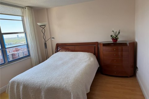 Condo in Sunny Isles Beach, Florida, 2 bedrooms  № 1790774 - photo 9