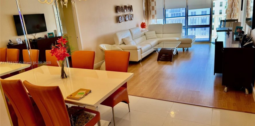 Condo in Sunny Isles Beach, Florida, 2 bedrooms  № 1790774
