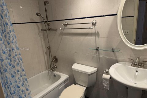 Condo in Sunny Isles Beach, Florida, 2 bedrooms  № 1790774 - photo 8
