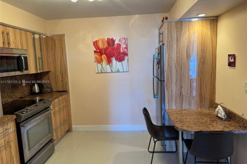 Condo in Sunny Isles Beach, Florida, 2 bedrooms  № 1790774 - photo 4