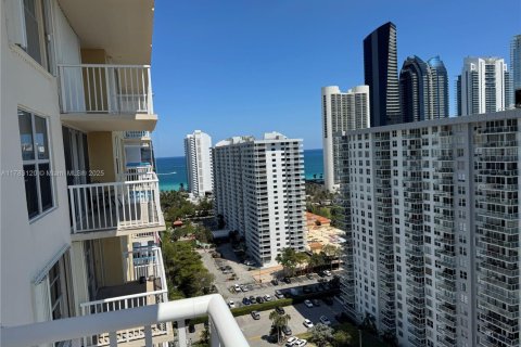 Condo in Sunny Isles Beach, Florida, 2 bedrooms  № 1790774 - photo 17