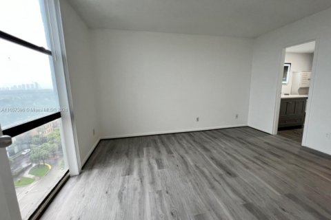 Condo in North Miami, Florida, 2 bedrooms  № 1861779 - photo 22