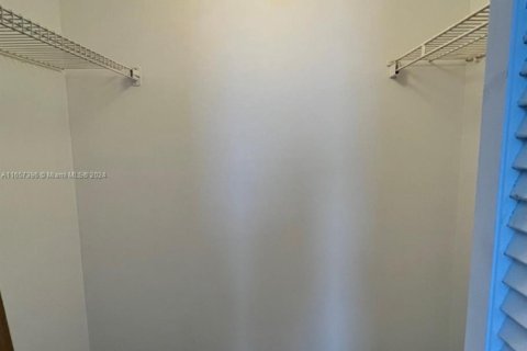 Condo in North Miami, Florida, 2 bedrooms  № 1861779 - photo 25