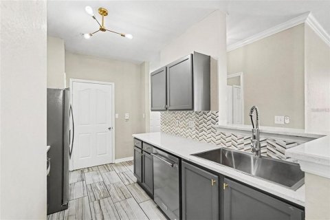 Condo in Tampa, Florida, 2 bedrooms  № 2393428 - photo 9