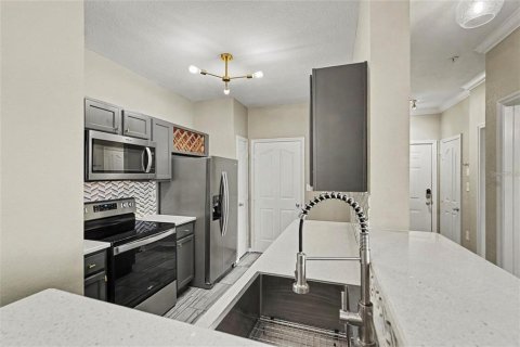 Condo in Tampa, Florida, 2 bedrooms  № 2393428 - photo 8