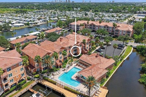 Condo in Tampa, Florida, 2 bedrooms  № 2393428 - photo 29