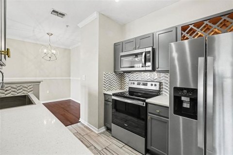 Condo in Tampa, Florida, 2 bedrooms  № 2393428 - photo 10