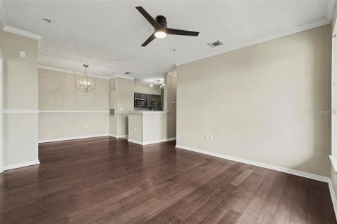 Condo in Tampa, Florida, 2 bedrooms  № 2393428 - photo 6