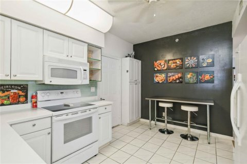 Condo in Bradenton, Florida, 2 bedrooms  № 1831265 - photo 9
