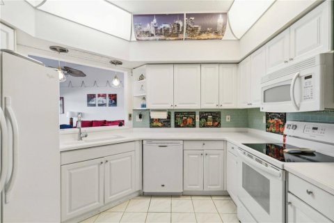Condo in Bradenton, Florida, 2 bedrooms  № 1831265 - photo 8