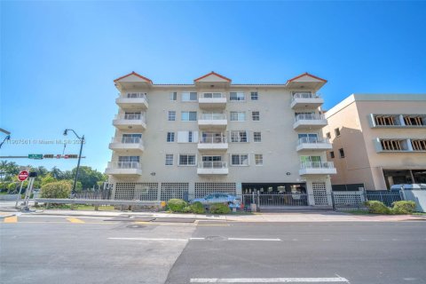 Condo in Miami Beach, Florida, 2 bedrooms  № 1965690 - photo 24