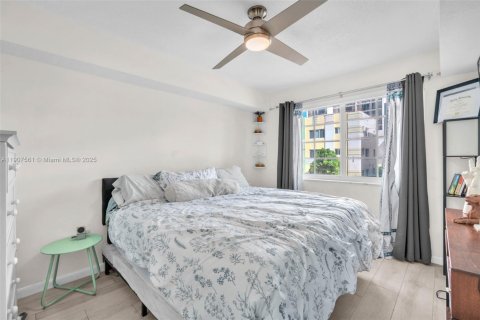 Condo in Miami Beach, Florida, 2 bedrooms  № 1965690 - photo 15