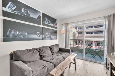 Condo in Miami Beach, Florida, 2 bedrooms  № 1965690 - photo 5