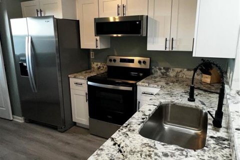 Condominio en venta en Clearwater, Florida, 2 dormitorios, 89.19 m2 № 2098601 - foto 3