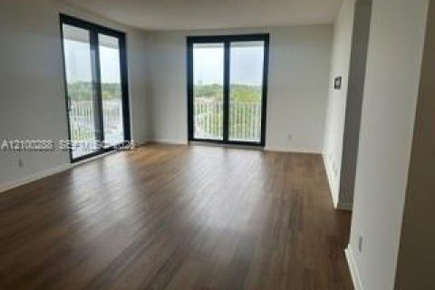 Appartement à louer à Hollywood, Floride: 2 chambres, 106.84 m2 № 2400819 - photo 2