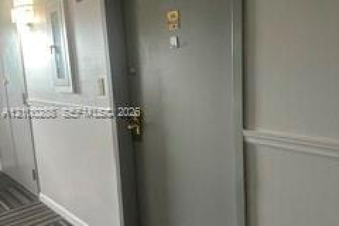 Appartement à louer à Hollywood, Floride: 2 chambres, 106.84 m2 № 2400819 - photo 10