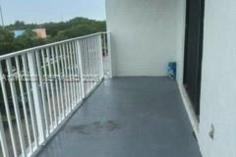 Appartement à louer à Hollywood, Floride: 2 chambres, 106.84 m2 № 2400819 - photo 7