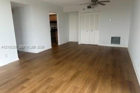 Appartement à louer à Hollywood, Floride: 2 chambres, 106.84 m2 № 2400819 - photo 3