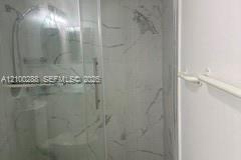 Appartement à louer à Hollywood, Floride: 2 chambres, 106.84 m2 № 2400819 - photo 23