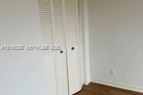 Appartement à louer à Hollywood, Floride: 2 chambres, 106.84 m2 № 2400819 - photo 16