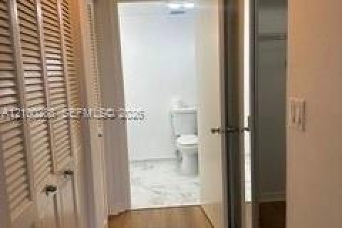 Appartement à louer à Hollywood, Floride: 2 chambres, 106.84 m2 № 2400819 - photo 29