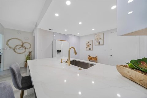 Condo in Fort Lauderdale, Florida, 1 bedroom № 2016320 - photo 4