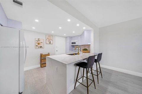 Condo in Fort Lauderdale, Florida, 1 bedroom № 2016320 - photo 3