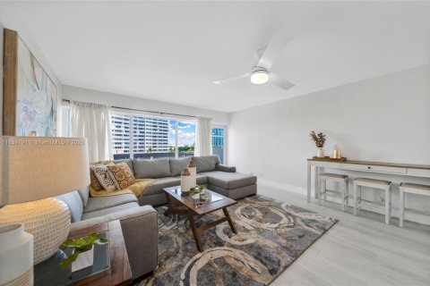 Condo in Fort Lauderdale, Florida, 1 bedroom  № 2016320