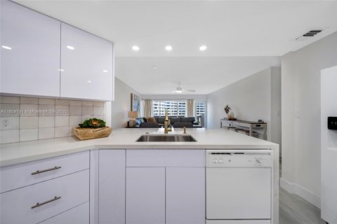 Condo in Fort Lauderdale, Florida, 1 bedroom № 2016320 - photo 6