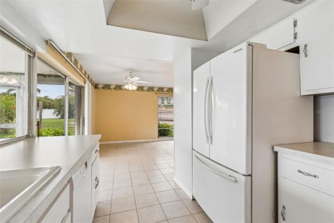 House in Seminole, Florida 3 bedrooms, 201.69 sq.m. № 2221569 - photo 23