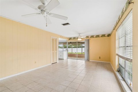 House in Seminole, Florida 3 bedrooms, 201.69 sq.m. № 2221569 - photo 19