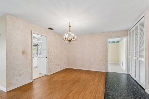 House in Seminole, Florida 3 bedrooms, 201.69 sq.m. № 2221569 - photo 9
