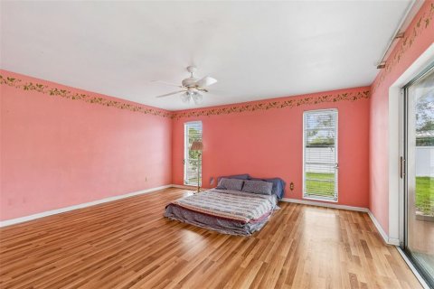 House in Seminole, Florida 3 bedrooms, 201.69 sq.m. № 2221569 - photo 27
