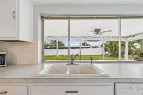 House in Seminole, Florida 3 bedrooms, 201.69 sq.m. № 2221569 - photo 25