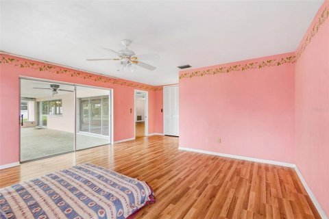 House in Seminole, Florida 3 bedrooms, 201.69 sq.m. № 2221569 - photo 29