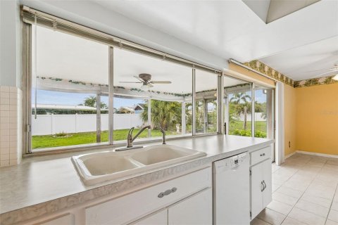House in Seminole, Florida 3 bedrooms, 201.69 sq.m. № 2221569 - photo 24